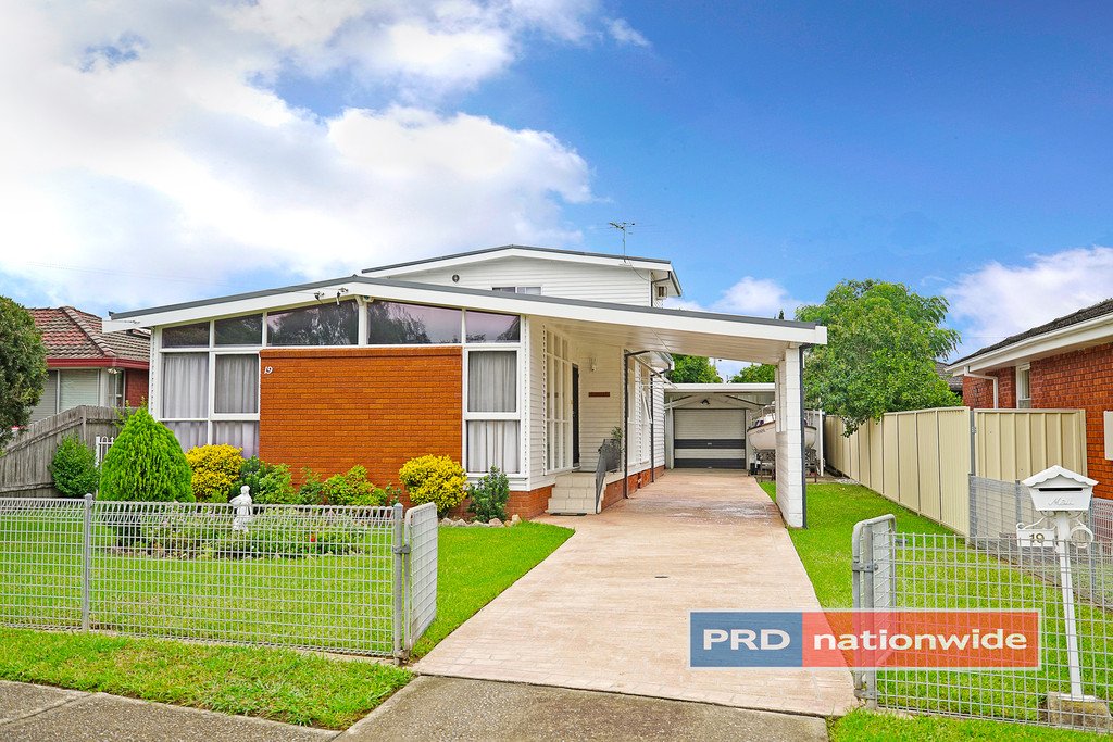 19 Stapley Street KINGSWOOD 1