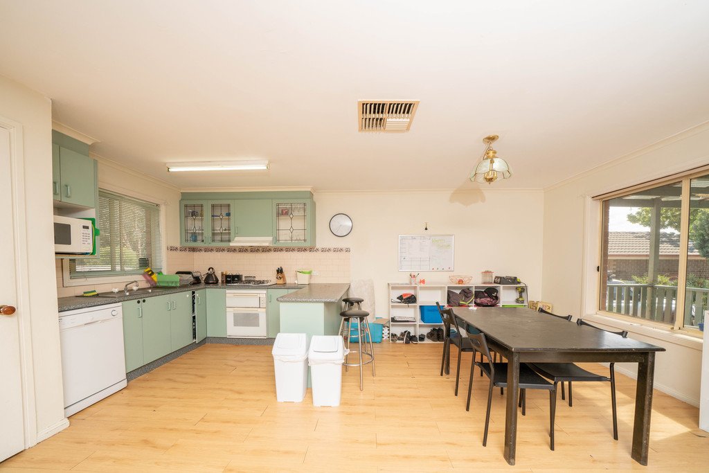 19 Swan Street FLOWERDALE 3
