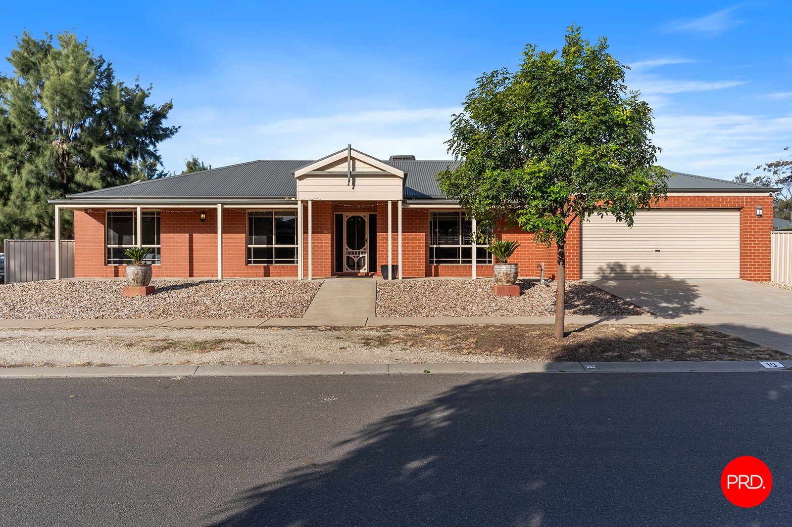19 Thomas Drive MARONG 1