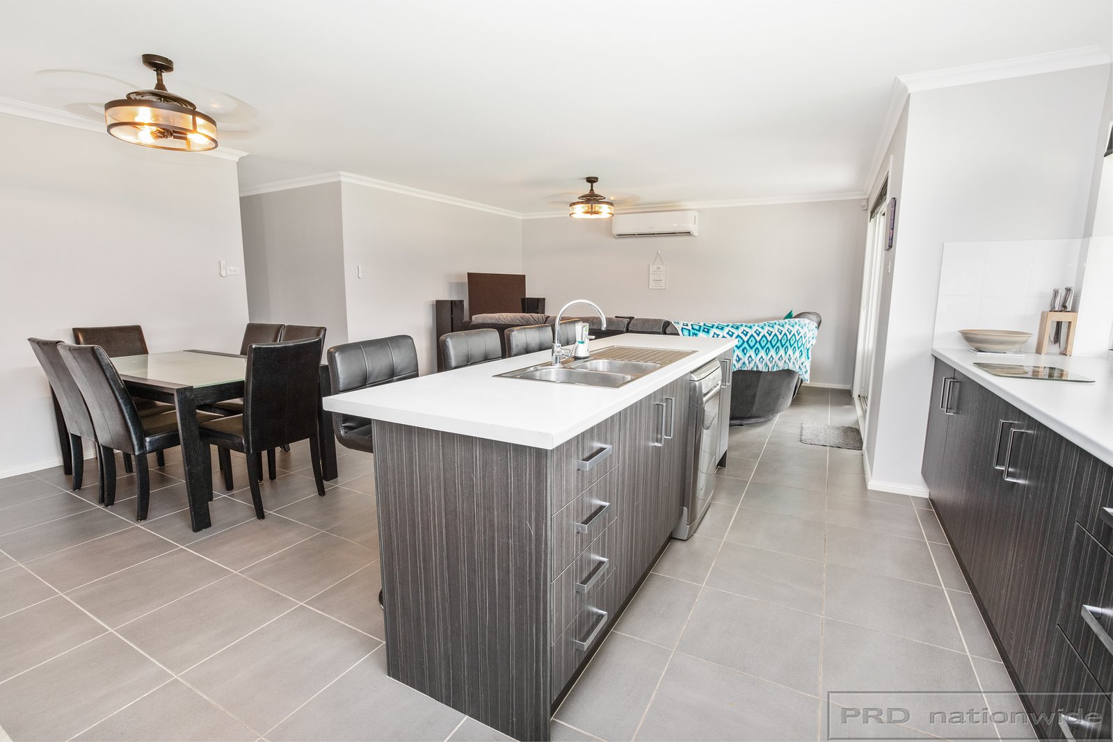 19 Threadtail Street CHISHOLM 8