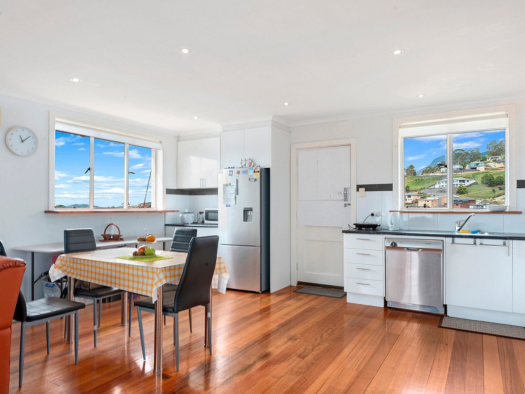 19 Tootonga Street CHIGWELL 4