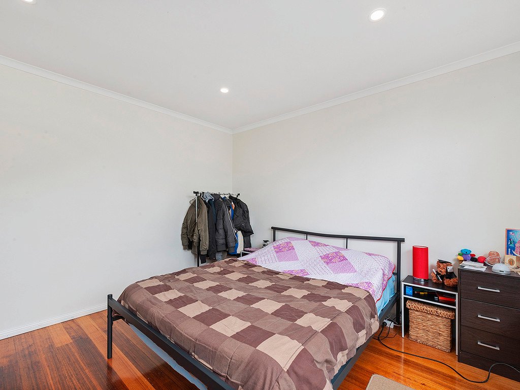 19 Tootonga Street CHIGWELL 12