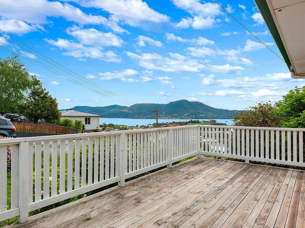 19 Tootonga Street CHIGWELL 16