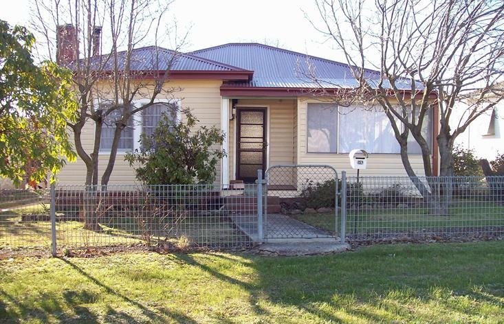 19 Tumut  Street TUMUT 1
