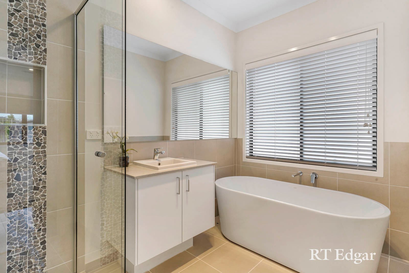 Real Estate and Property in 19 Vancleve Crescent, Gisborne, VIC