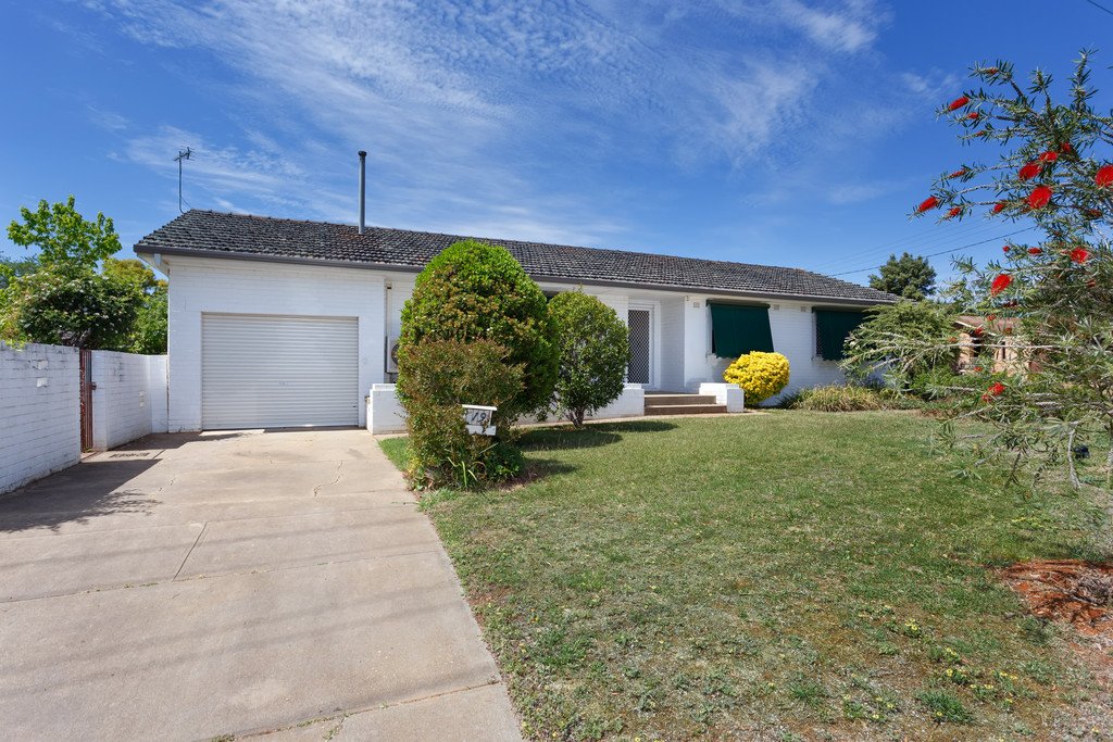 19 Vasey Street ASHMONT 1