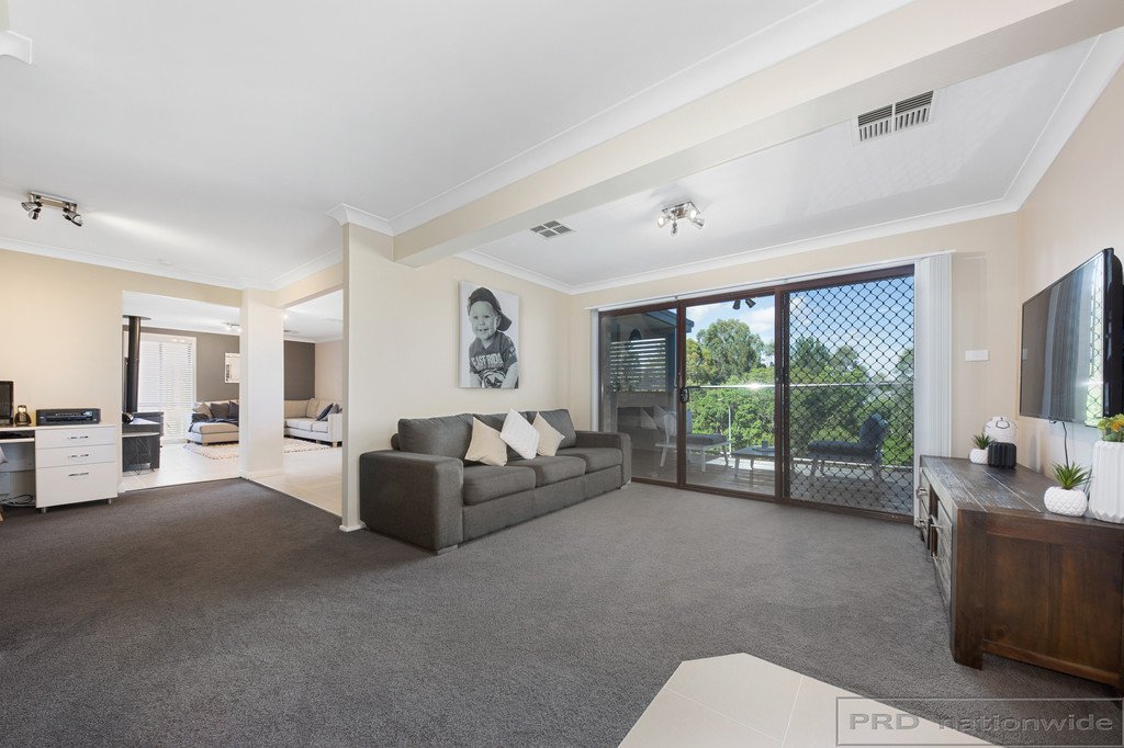 19 Vista Parade EAST MAITLAND 5