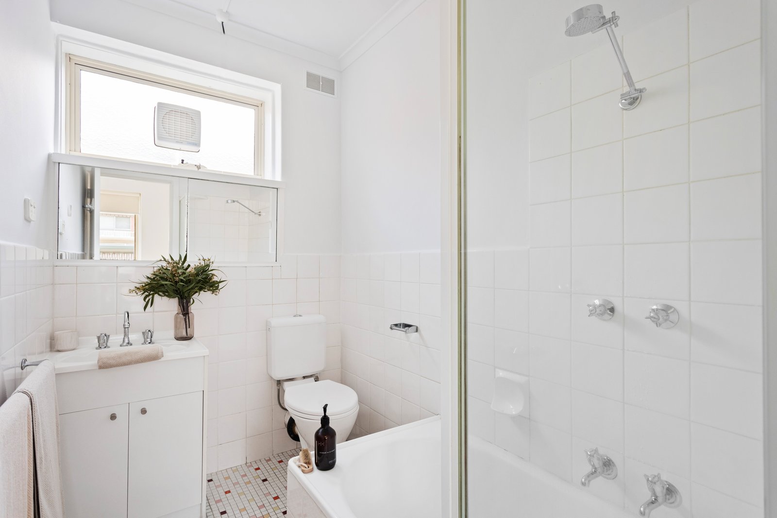 Real Estate and Property in 1/9 Waratah Avenue, Glen Huntly, VIC