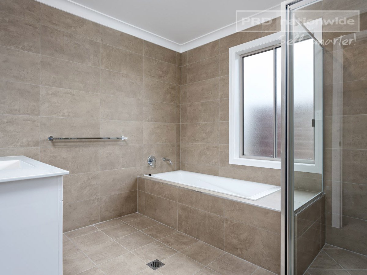 19 Watson Boulevard LLOYD 4