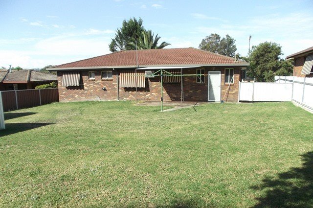 19 Wattle Crescent TUMUT 7