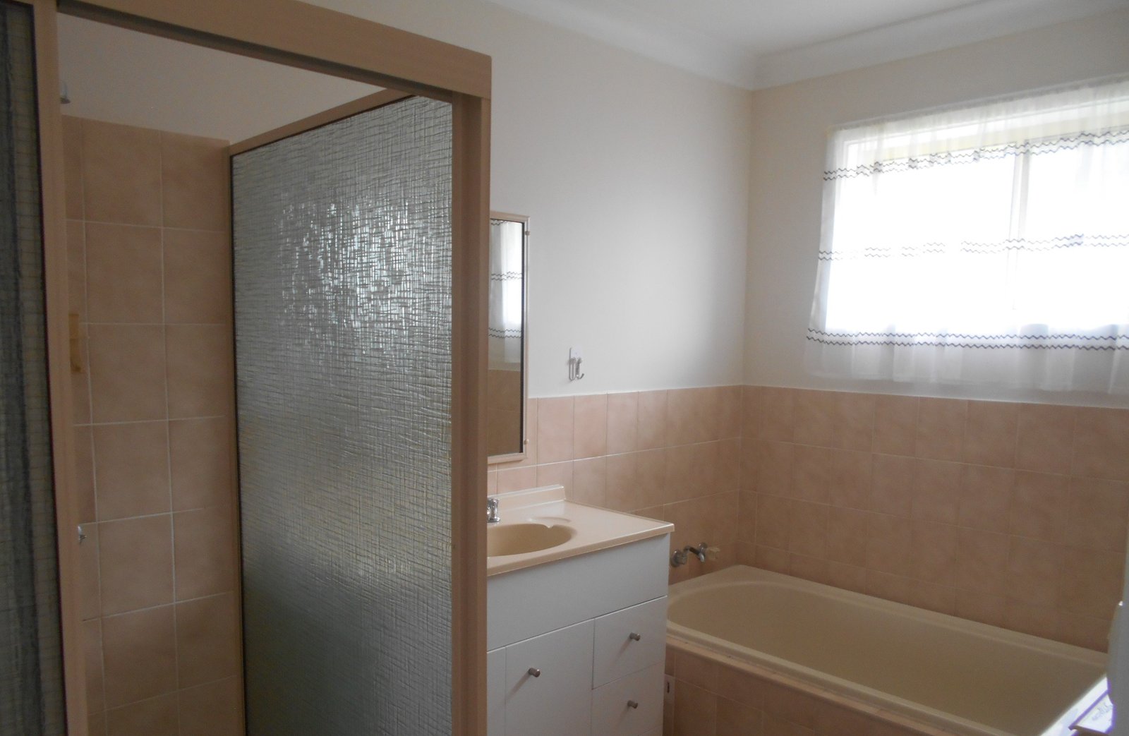 19 Wattle Crescent TUMUT 6