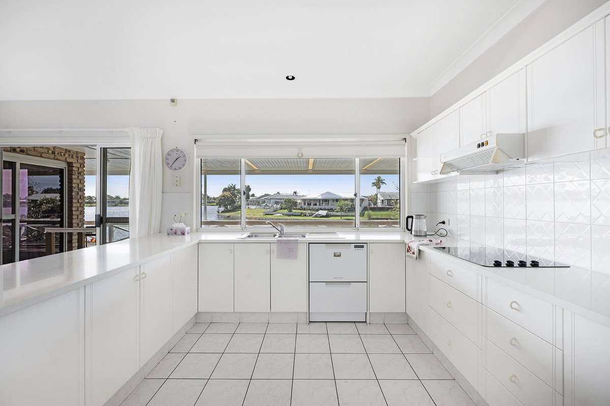 19 Wedgebill Parade BURLEIGH WATERS 10