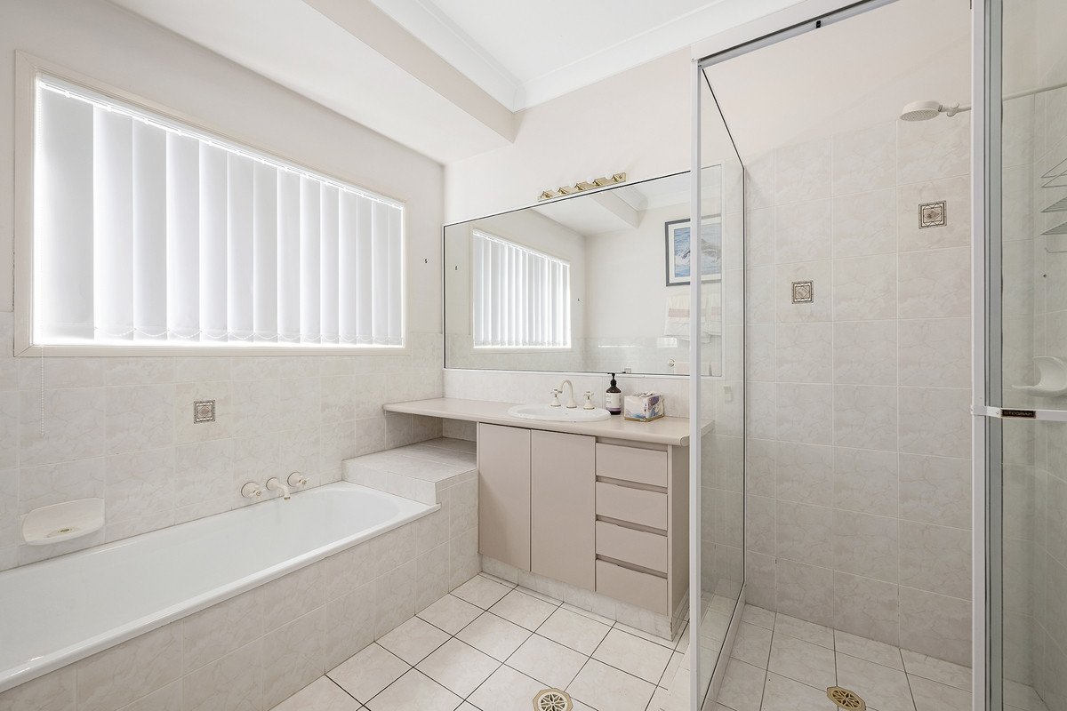 19 Wedgebill Parade BURLEIGH WATERS 11