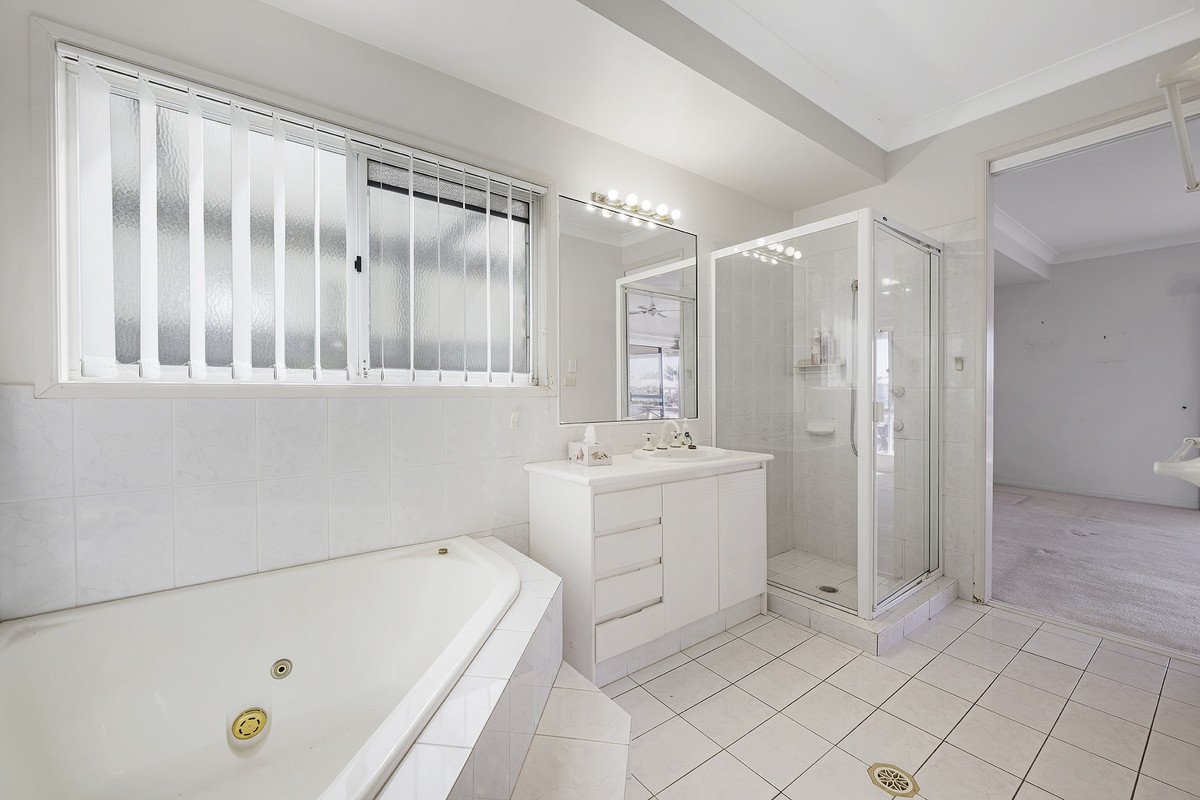 19 Wedgebill Parade BURLEIGH WATERS 12