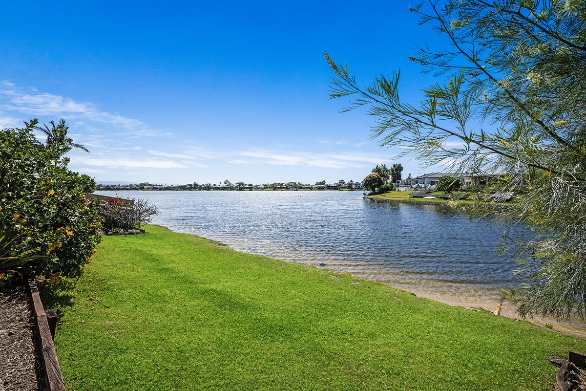 19 Wedgebill Parade BURLEIGH WATERS 13