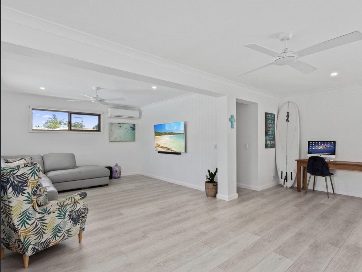 19 Whitehead Drive BURLEIGH WATERS 1