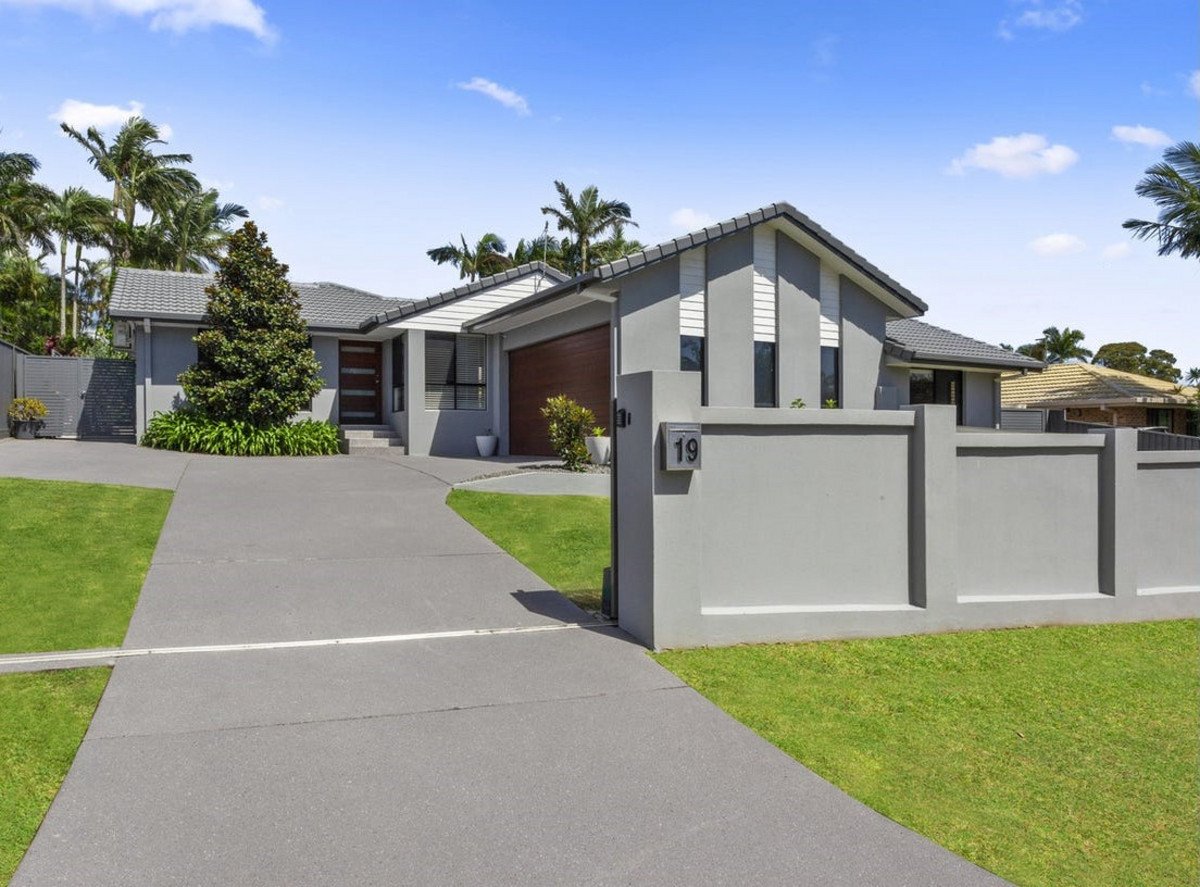 19 Whitehead Drive BURLEIGH WATERS 2
