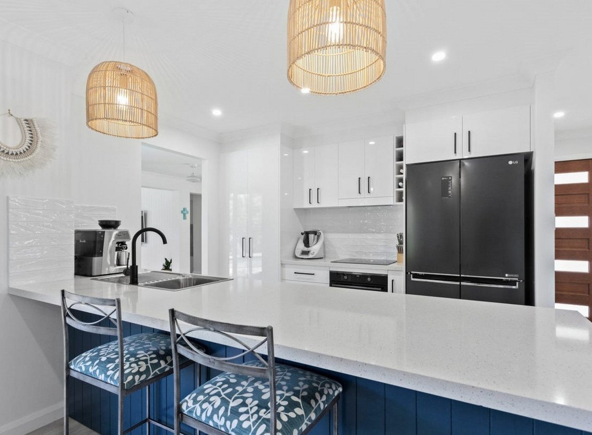 19 Whitehead Drive BURLEIGH WATERS 5