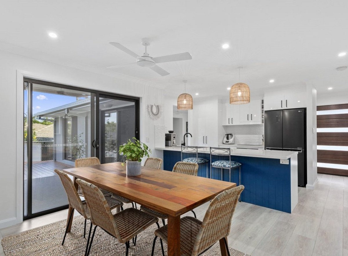 19 Whitehead Drive BURLEIGH WATERS 6