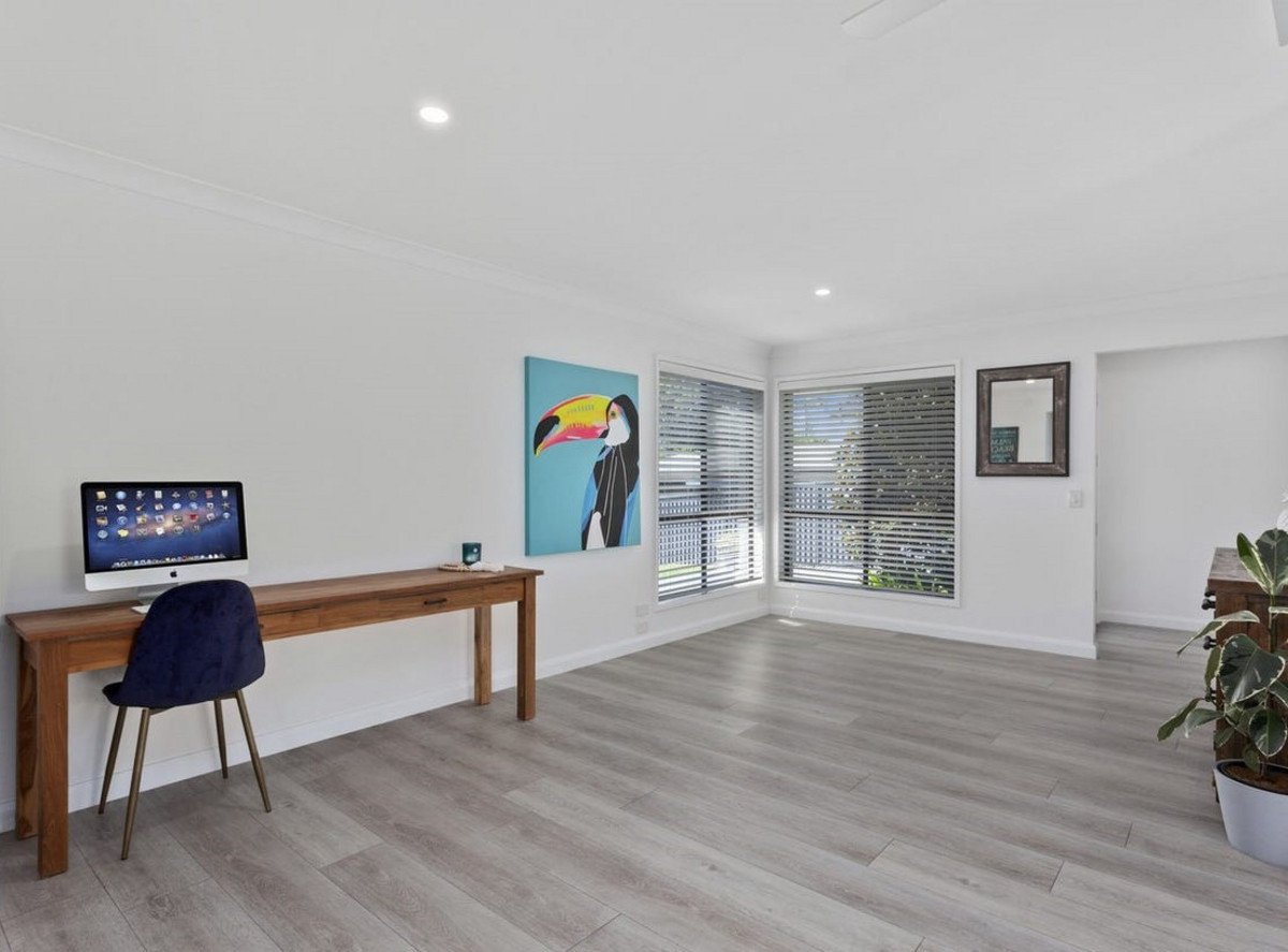 19 Whitehead Drive BURLEIGH WATERS 8