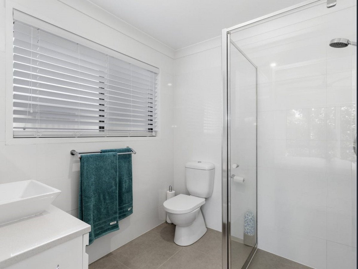 19 Whitehead Drive BURLEIGH WATERS 10