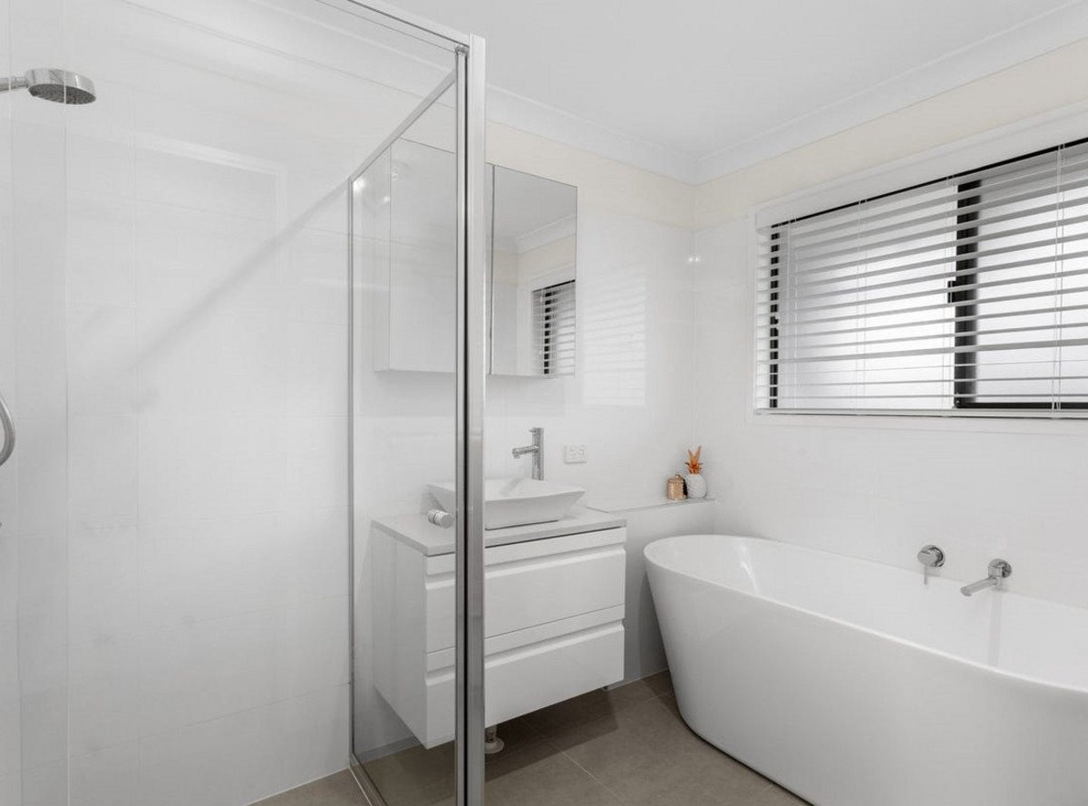 19 Whitehead Drive BURLEIGH WATERS 13