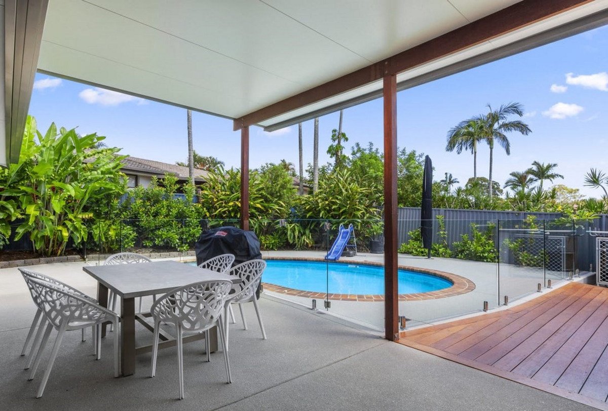 19 Whitehead Drive BURLEIGH WATERS 14