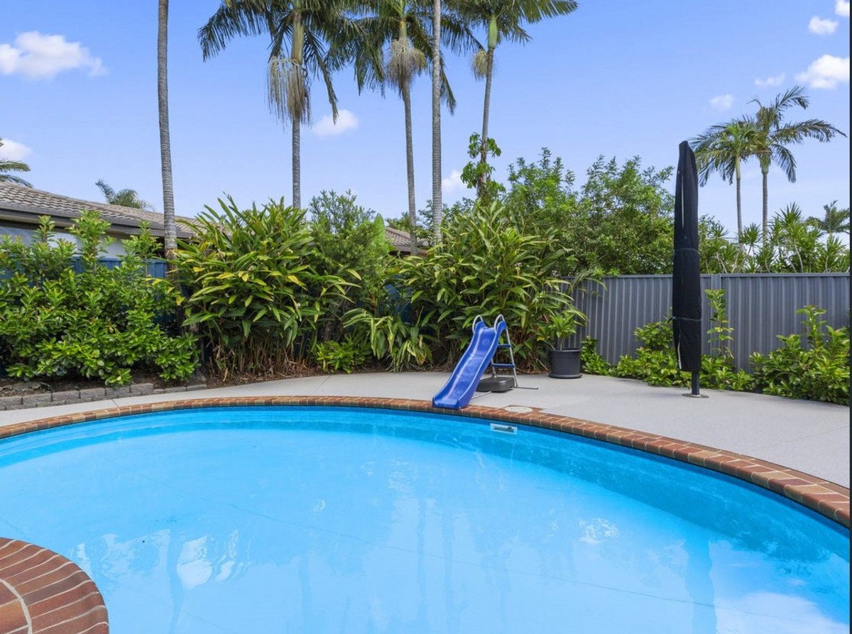 19 Whitehead Drive BURLEIGH WATERS 15