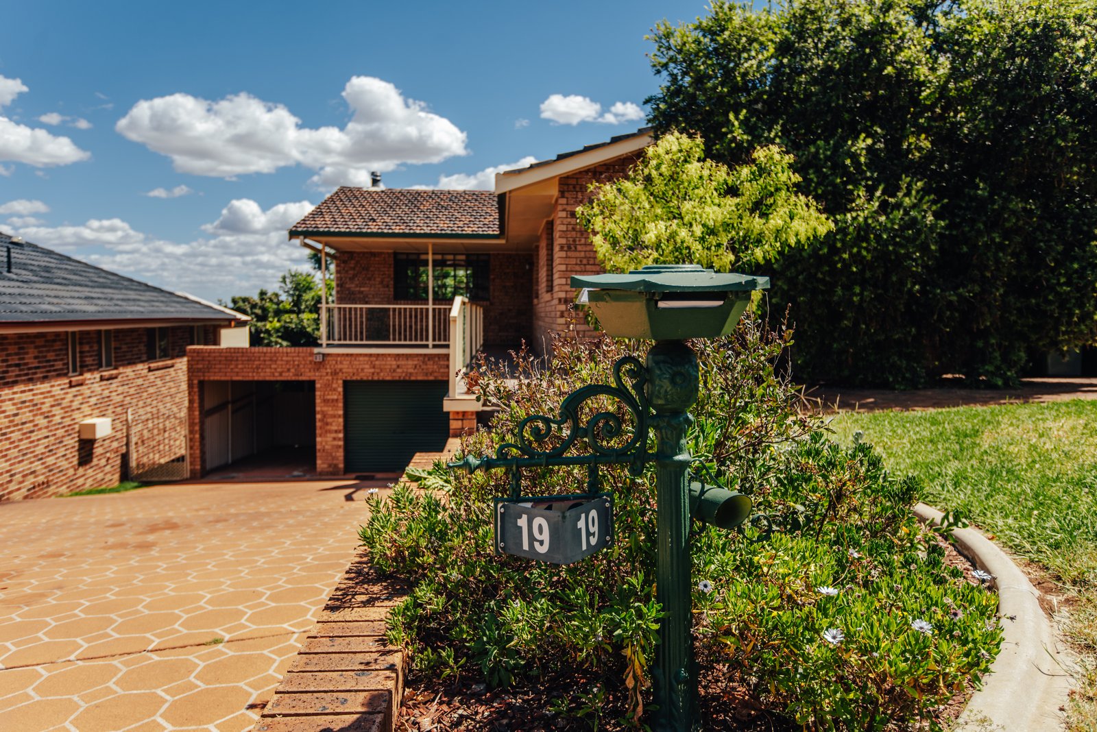 19 Woodbry Crescent TAMWORTH 3