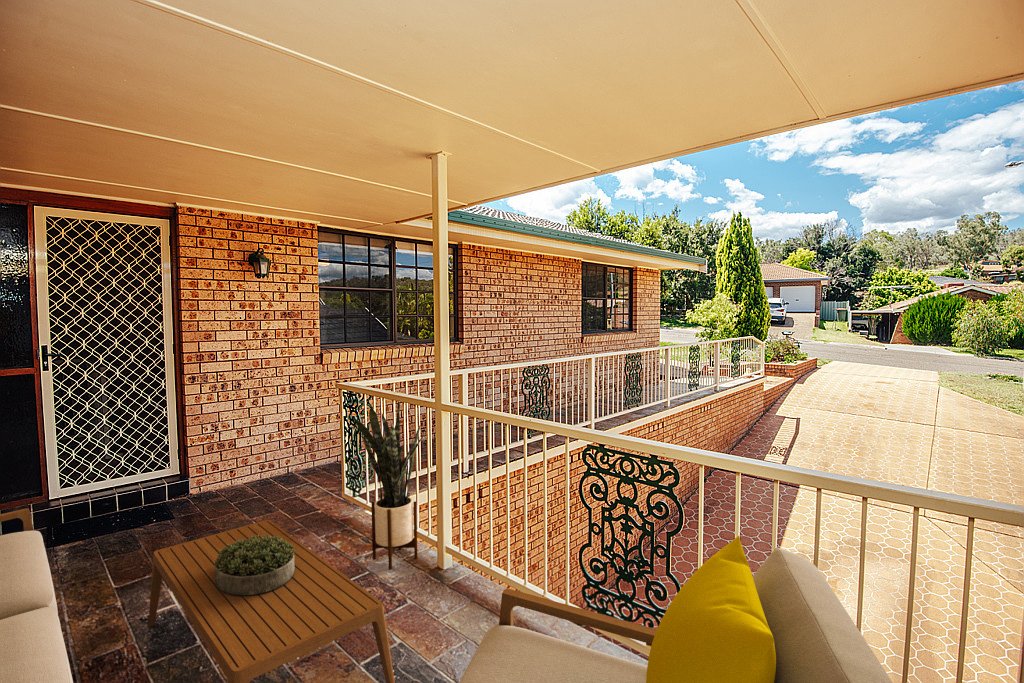 19 Woodbry Crescent TAMWORTH 5