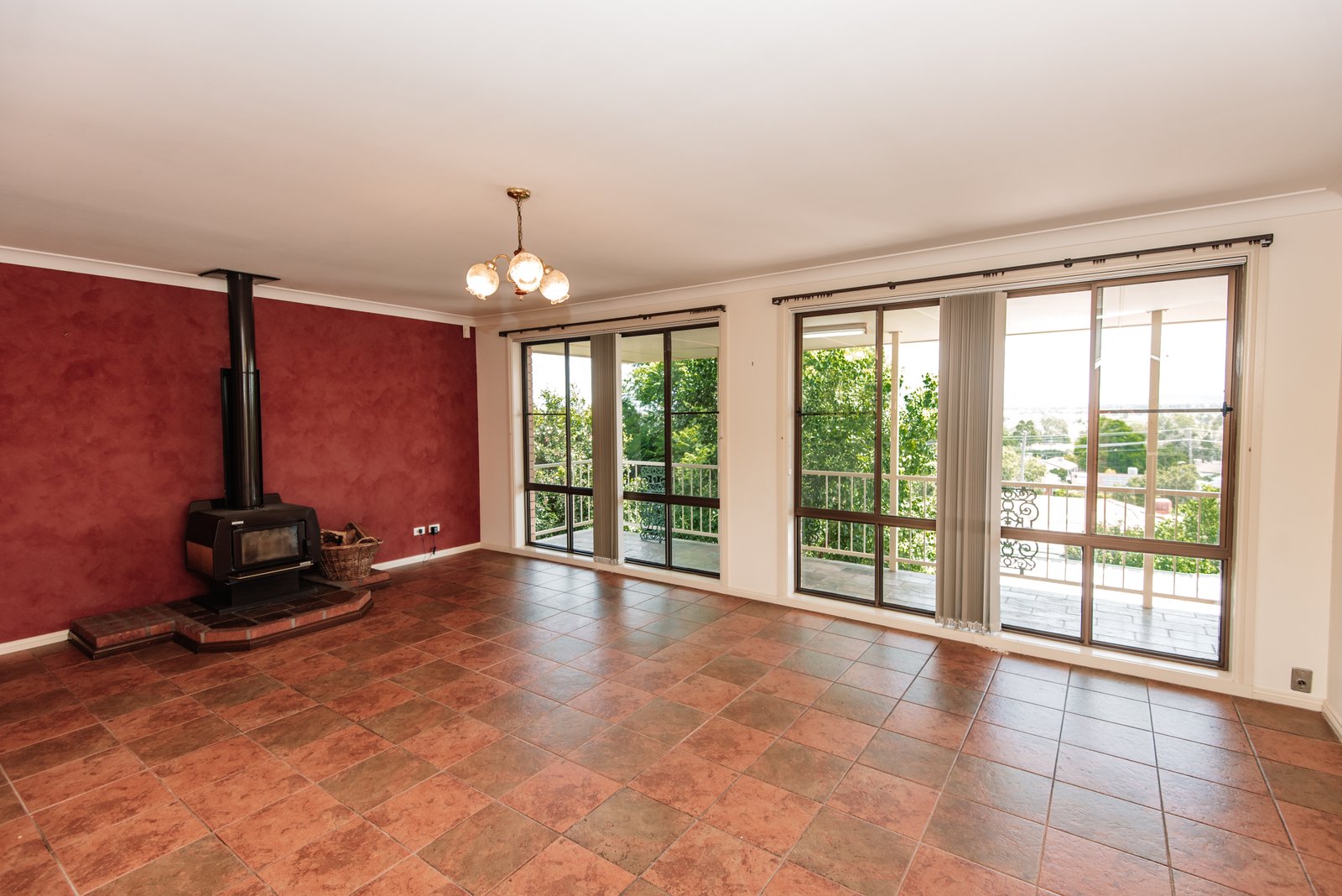 19 Woodbry Crescent TAMWORTH 8