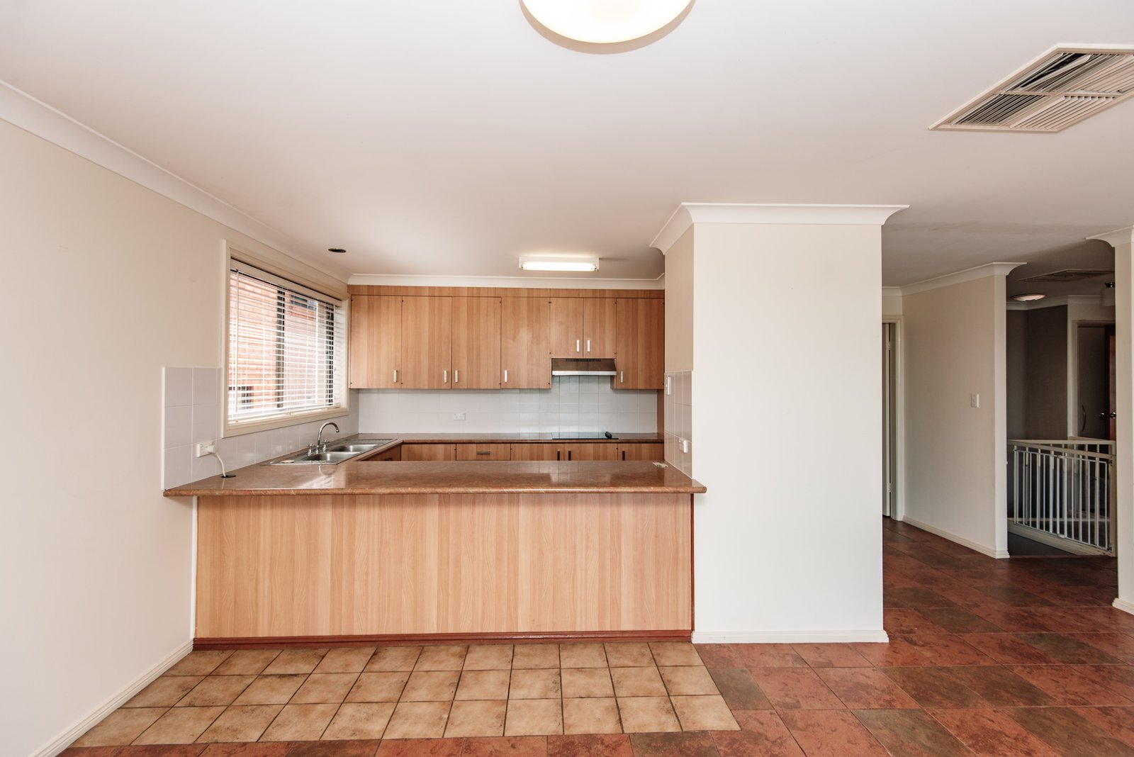 19 Woodbry Crescent TAMWORTH 12