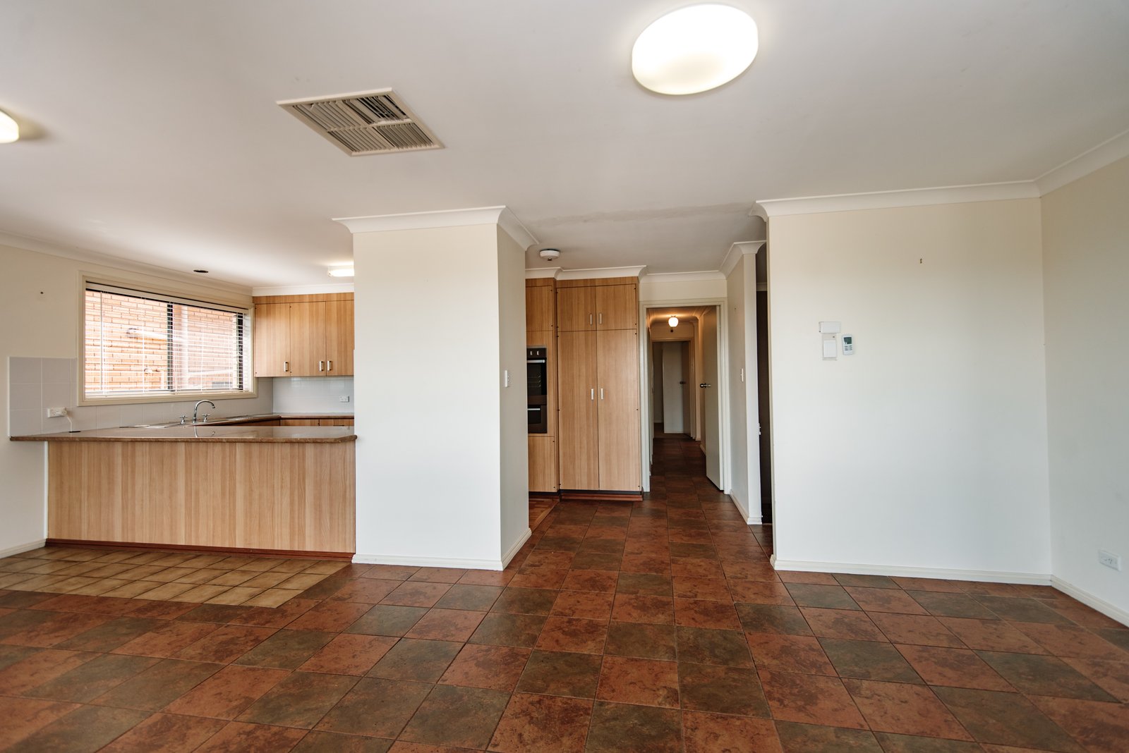 19 Woodbry Crescent TAMWORTH 14