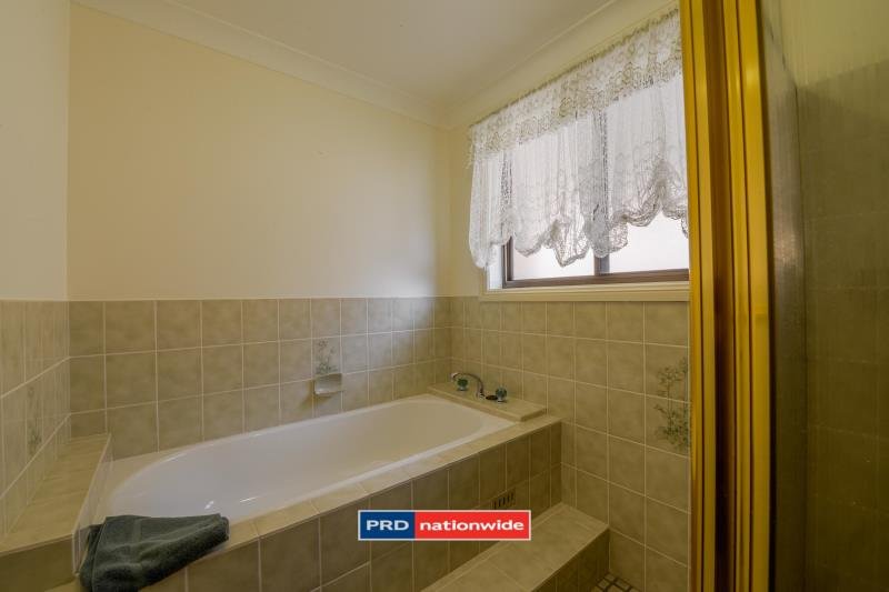 19 Woodbry Crescent TAMWORTH 8