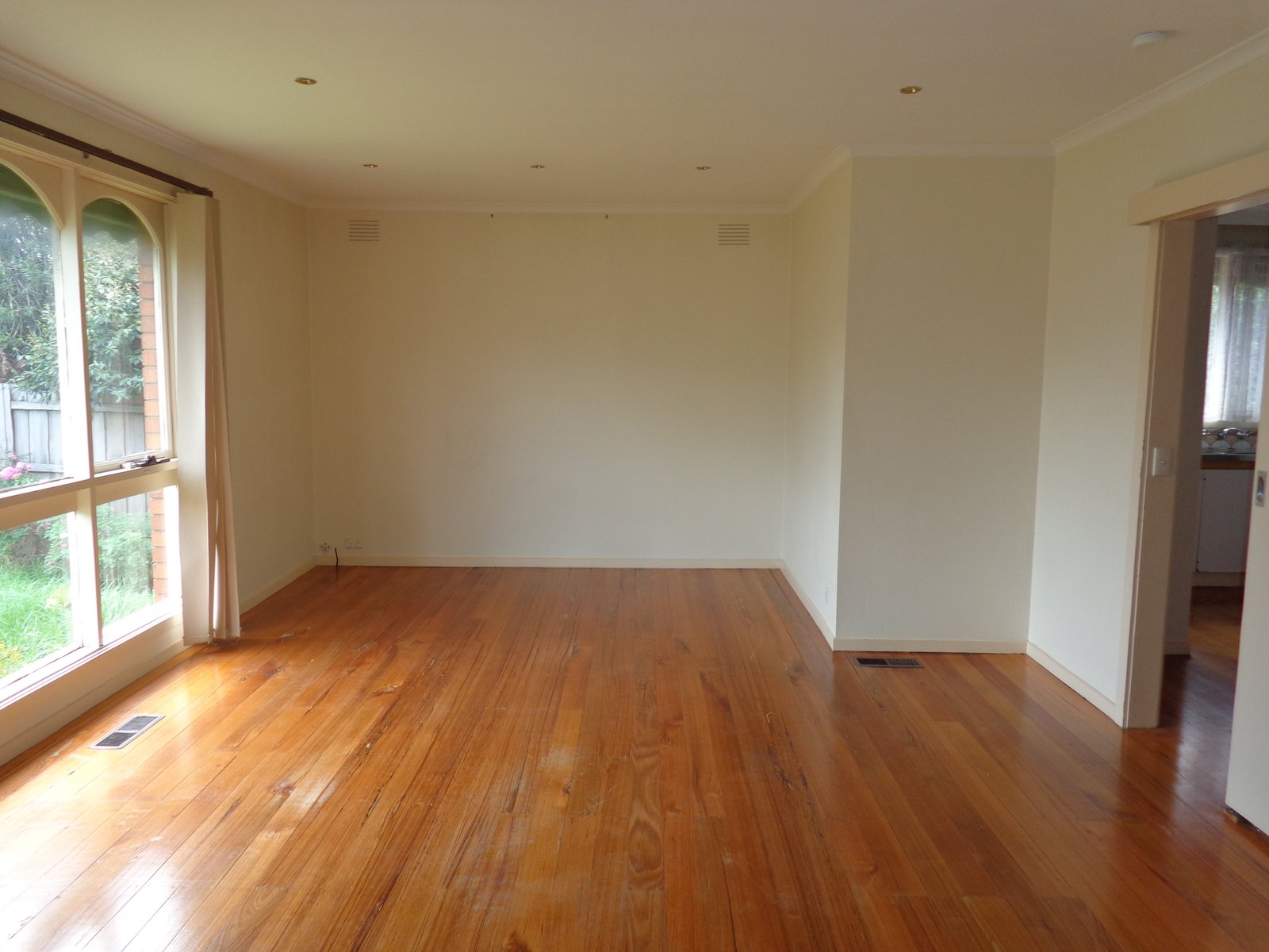 Gallery: 1/90 Chesterville Road