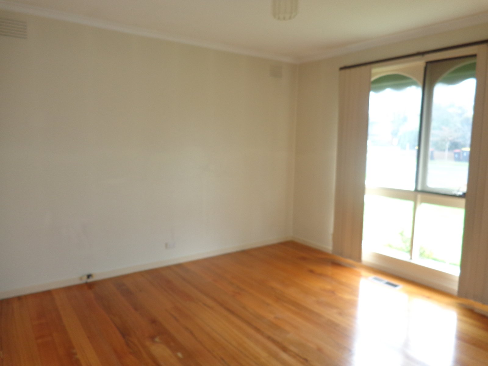 Gallery: 1/90 Chesterville Road