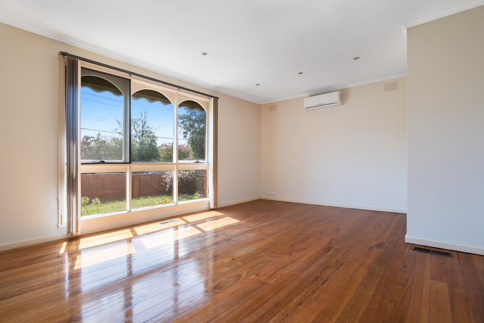 Gallery: 1/90 Chesterville Road