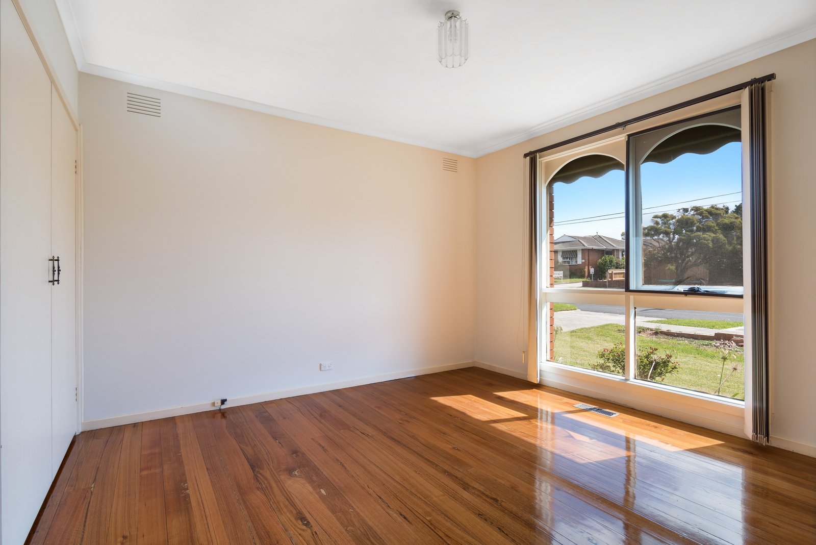 Gallery: 1/90 Chesterville Road