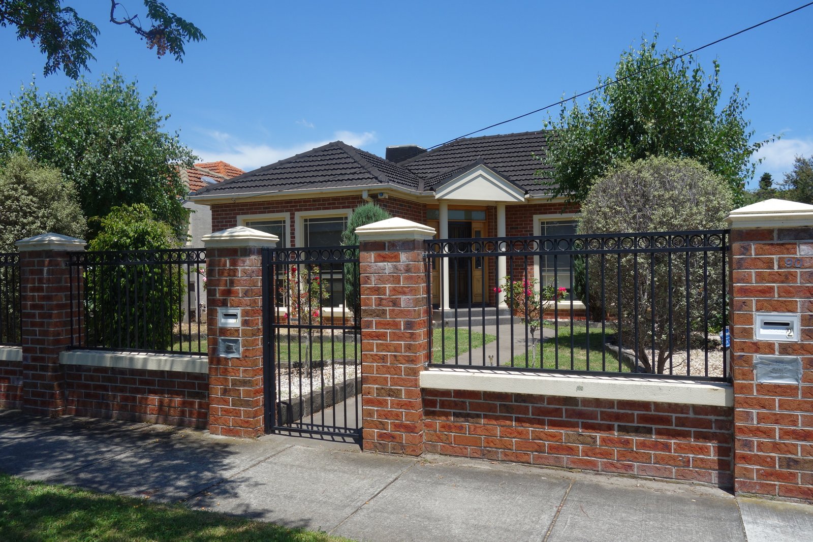 Gallery: 1/90 Deakin Street