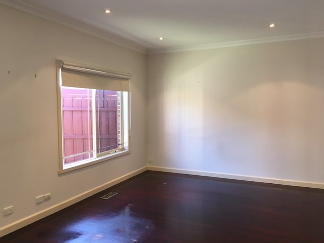Gallery: 1/90 Deakin Street