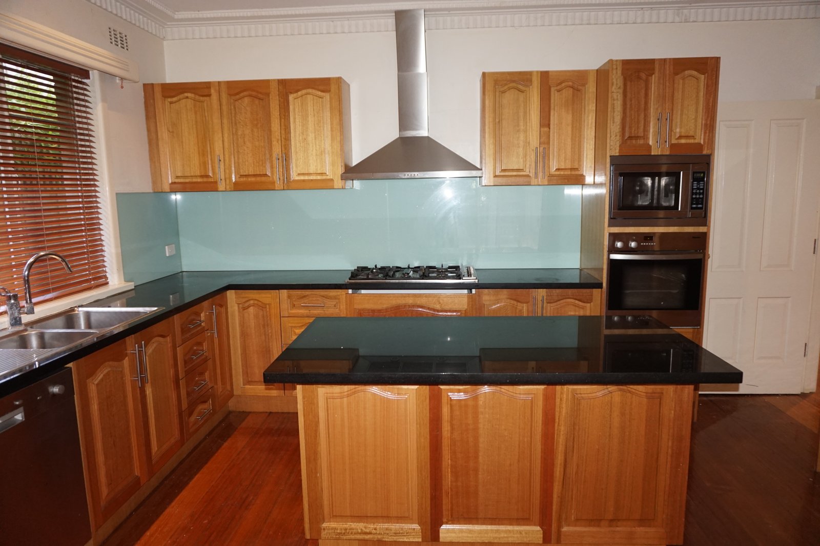 Gallery: 190 Dendy Street