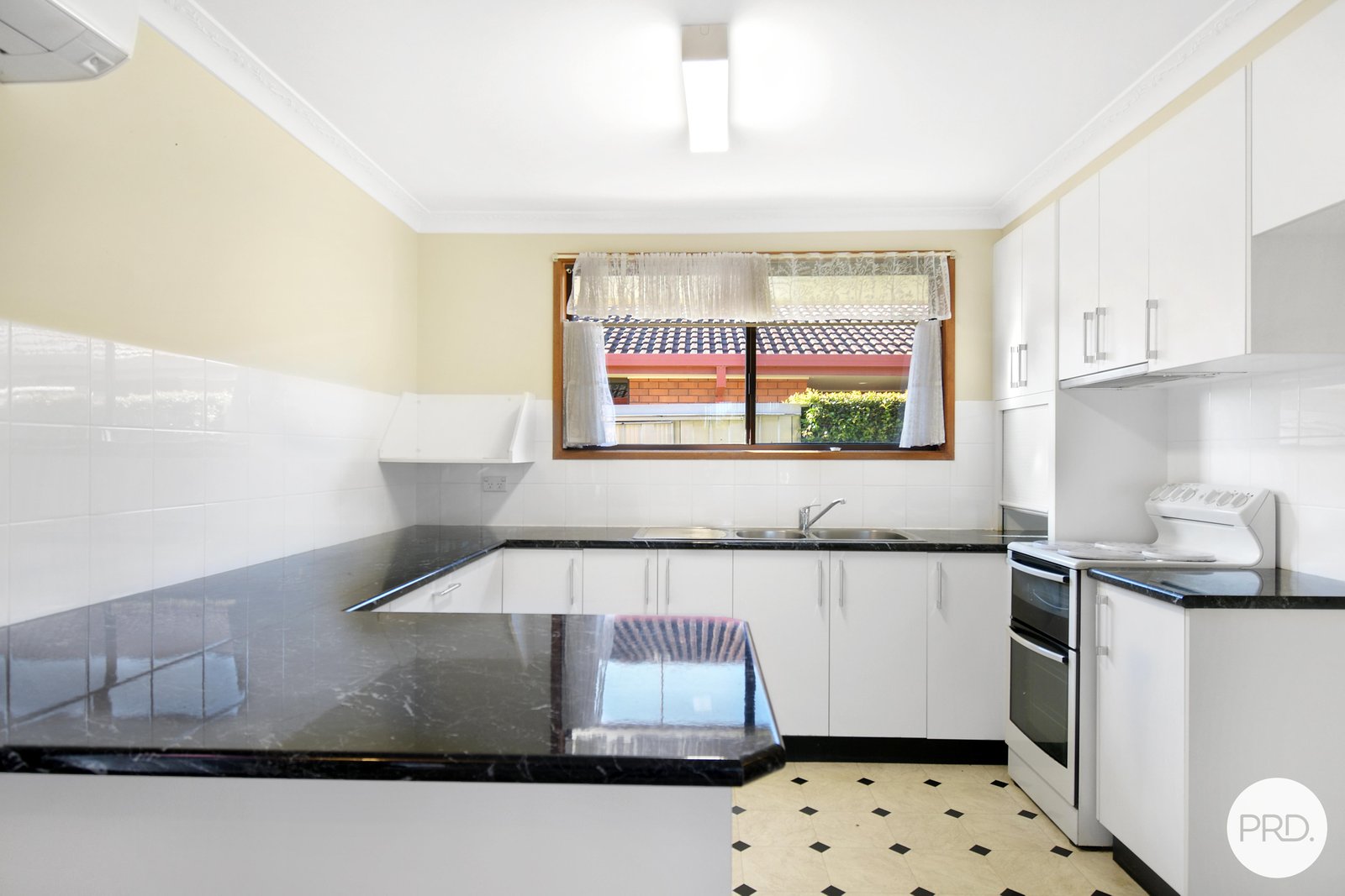 1/91 Companion Way TWEED HEADS 4