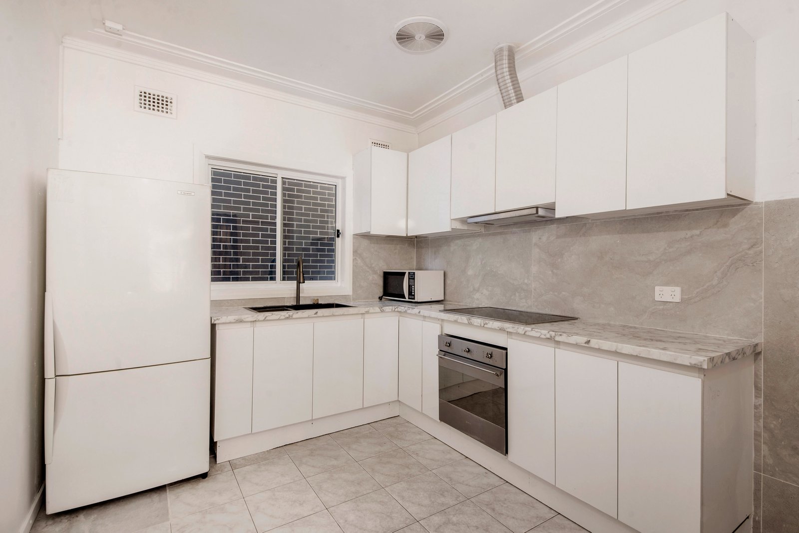 191 Stoney Creek Road BEVERLY HILLS 4