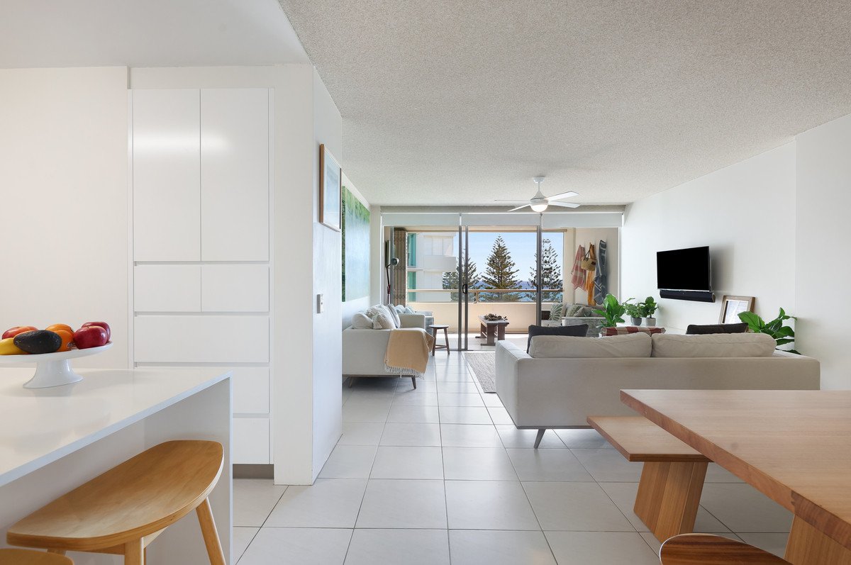 19/100 The Esplanade Burleigh Heads 2