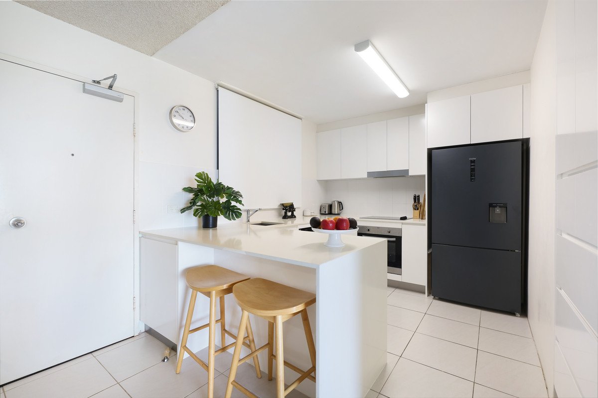 19/100 The Esplanade Burleigh Heads 3