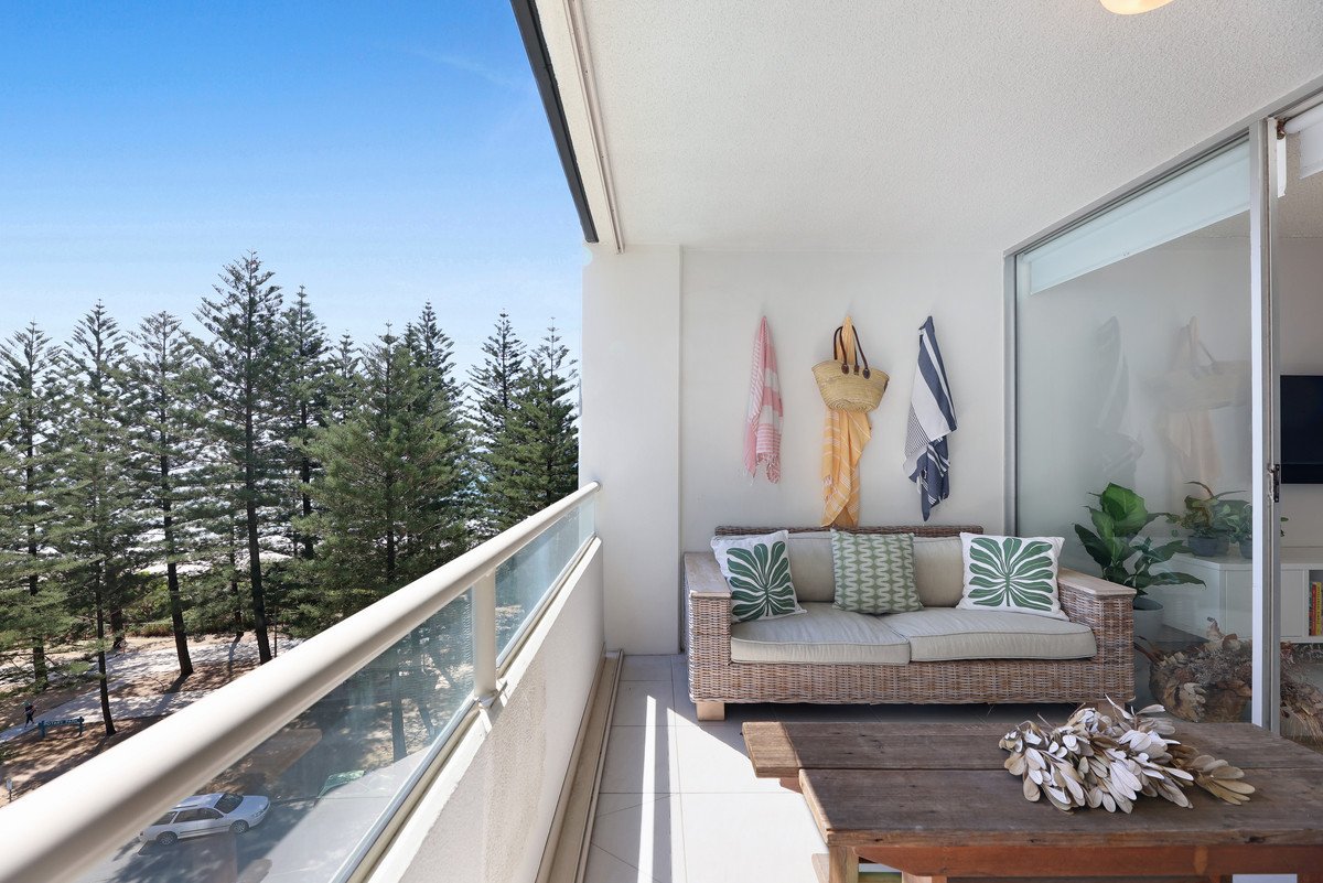 19/100 The Esplanade Burleigh Heads 8
