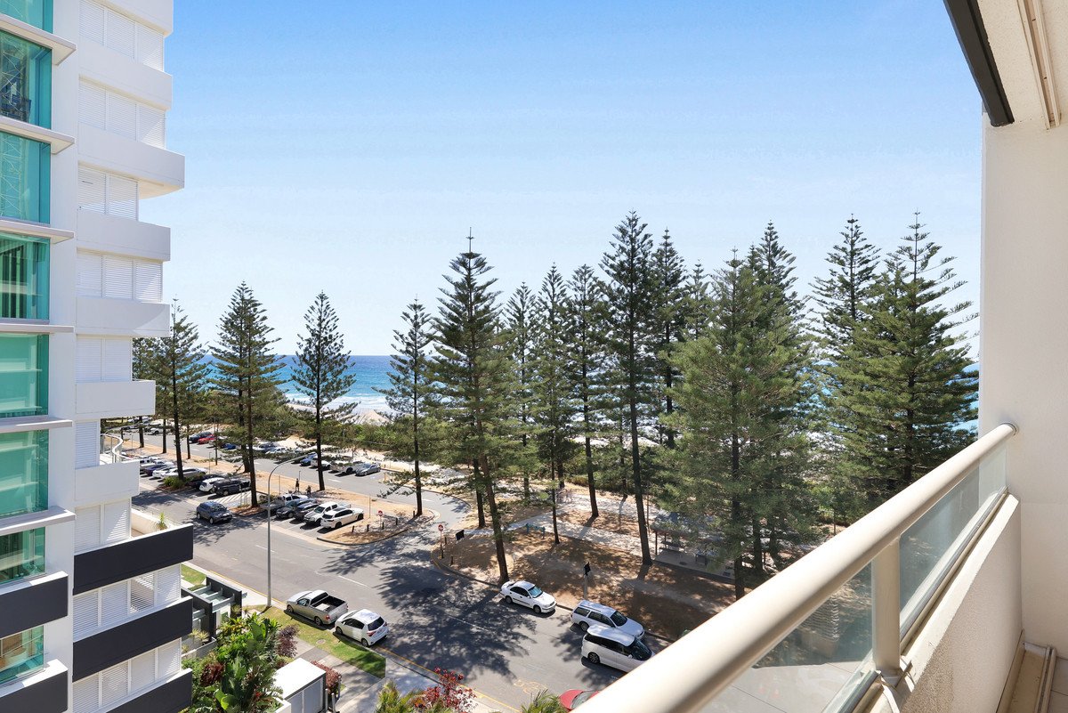 19/100 The Esplanade Burleigh Heads 9