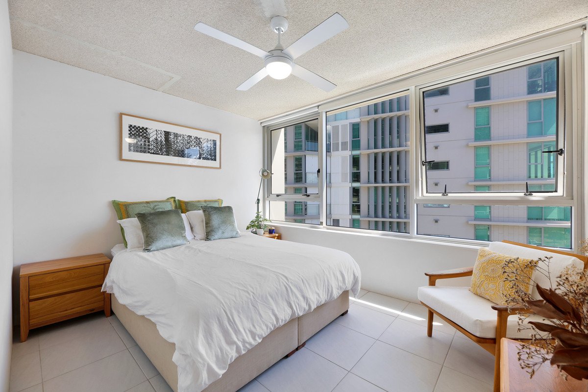 19/100 The Esplanade Burleigh Heads 10