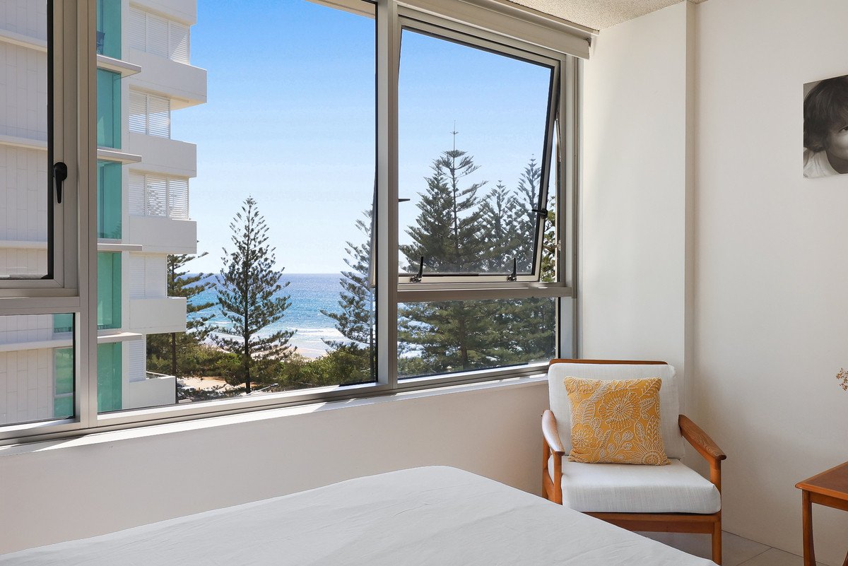 19/100 The Esplanade Burleigh Heads 11
