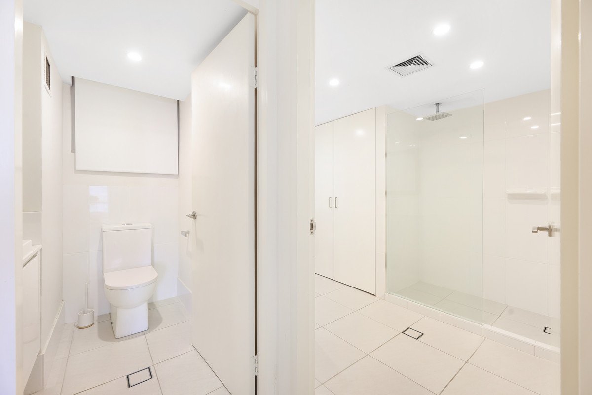 19/100 The Esplanade Burleigh Heads 12